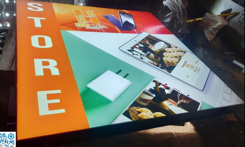 Xu hướng làm hộp đèn nhét cạnh không viền