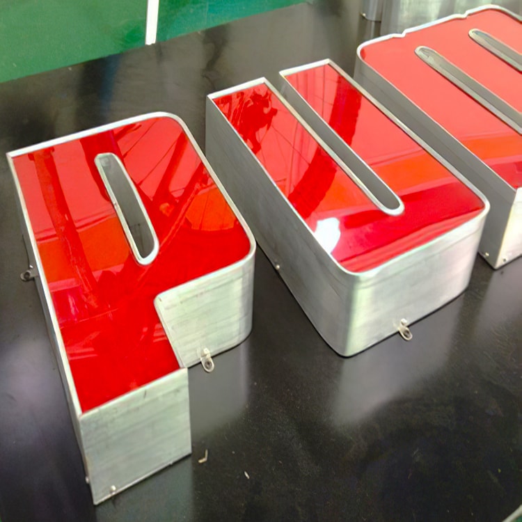 Chữ nỗi gáy nhôm có đèn